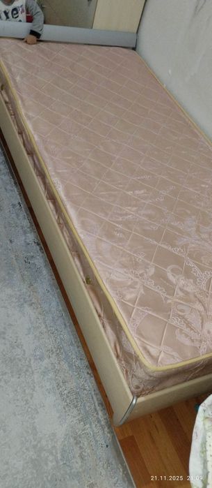 Продам односпальную кровать