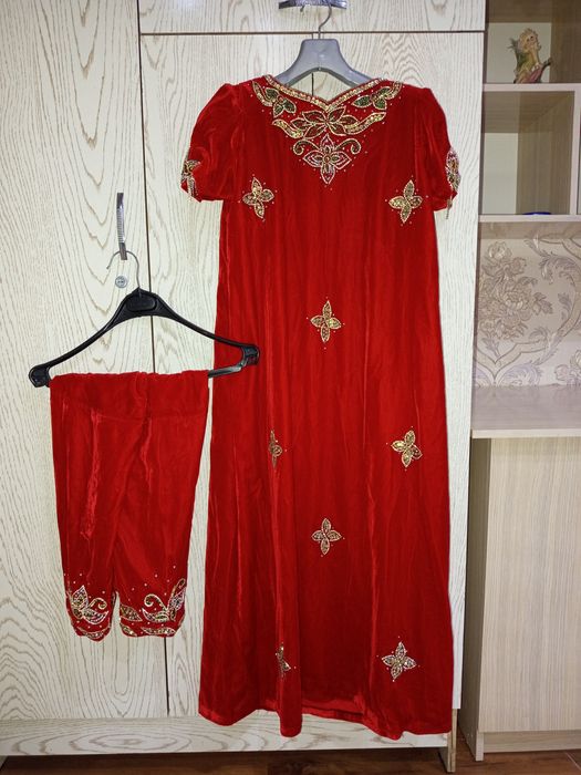 Qizil rangli koʻylak sarpoga