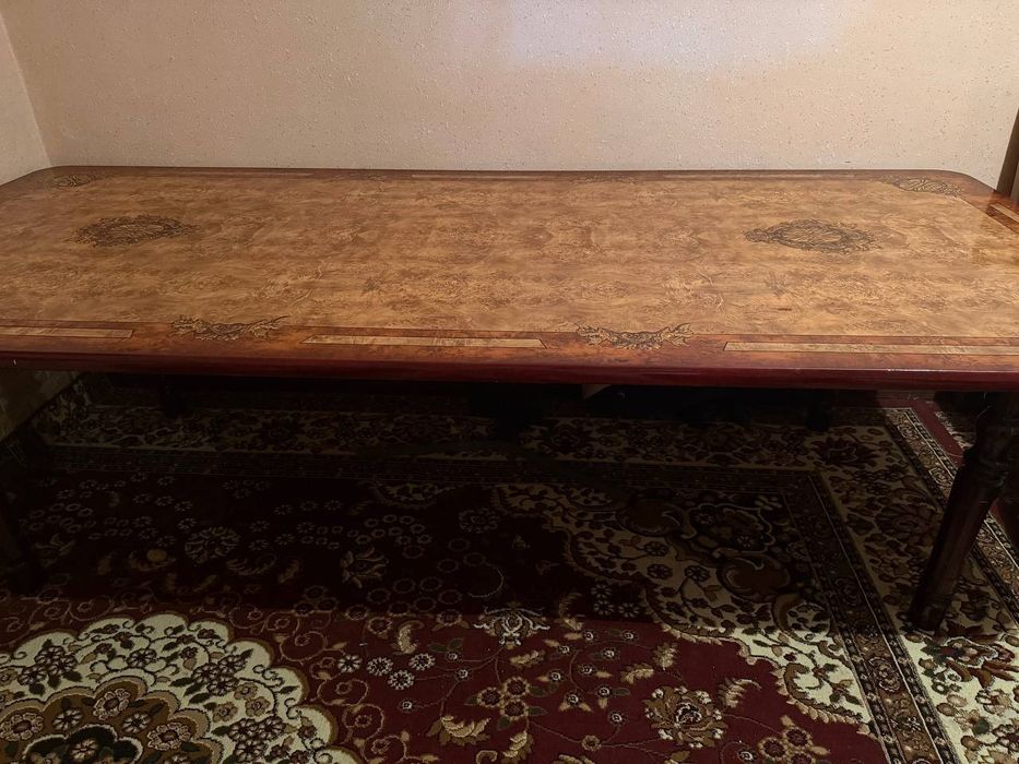 Продается стол на 10 человек