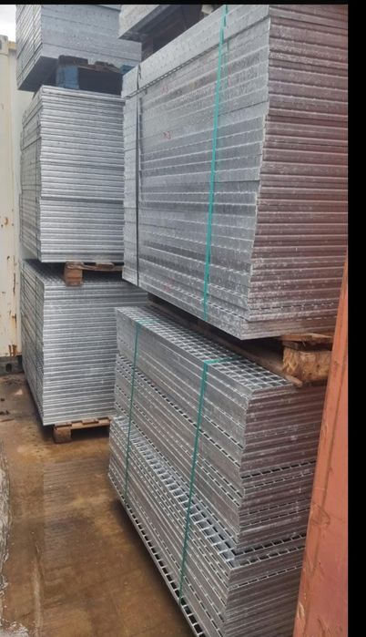 Scari si trepte zincate