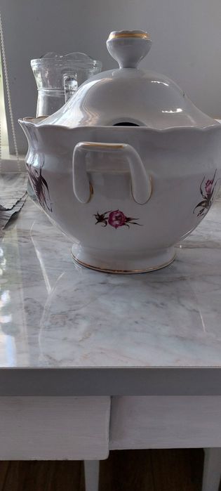 Супница, без тарелок.