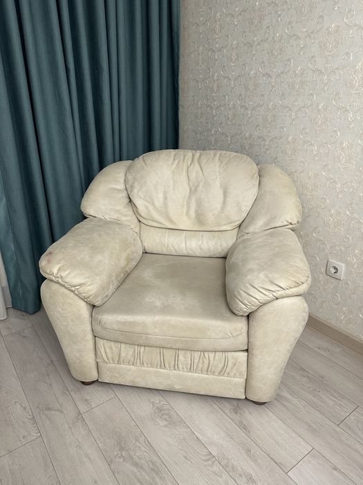 Продам диван с креслами