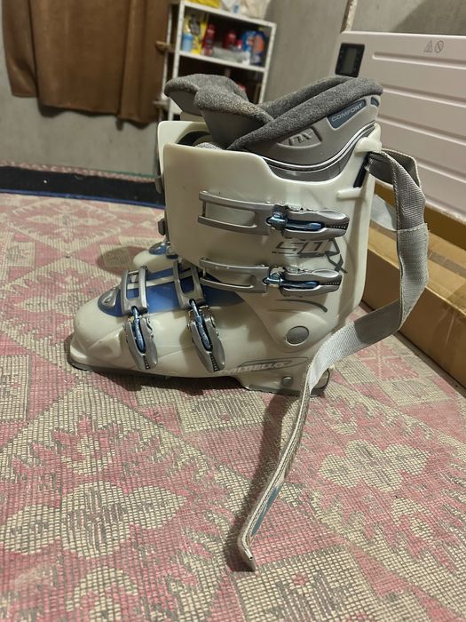 Продавам ски и ски обувки