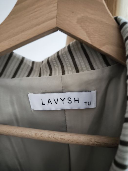 Дамски костюм с къс панталон и късо сако LAVYSH