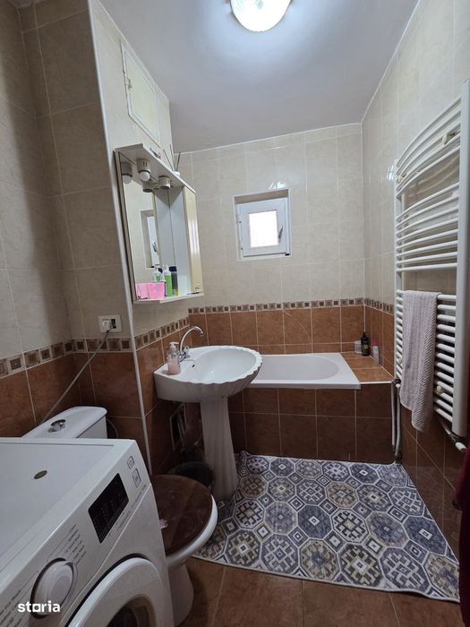 Apartament 2 camere zona Scoala 2 parter imbunatatit mobilat Adjud