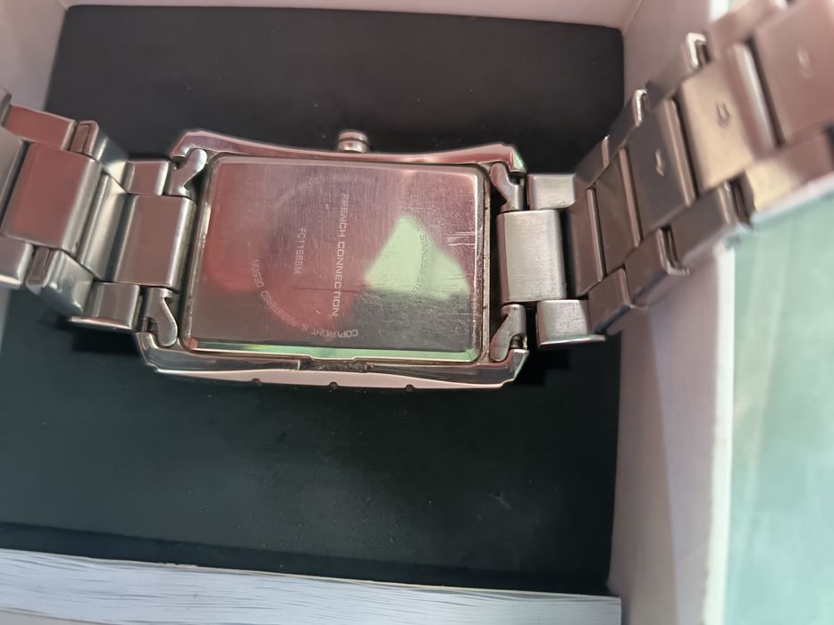 Продавам часовници работещи