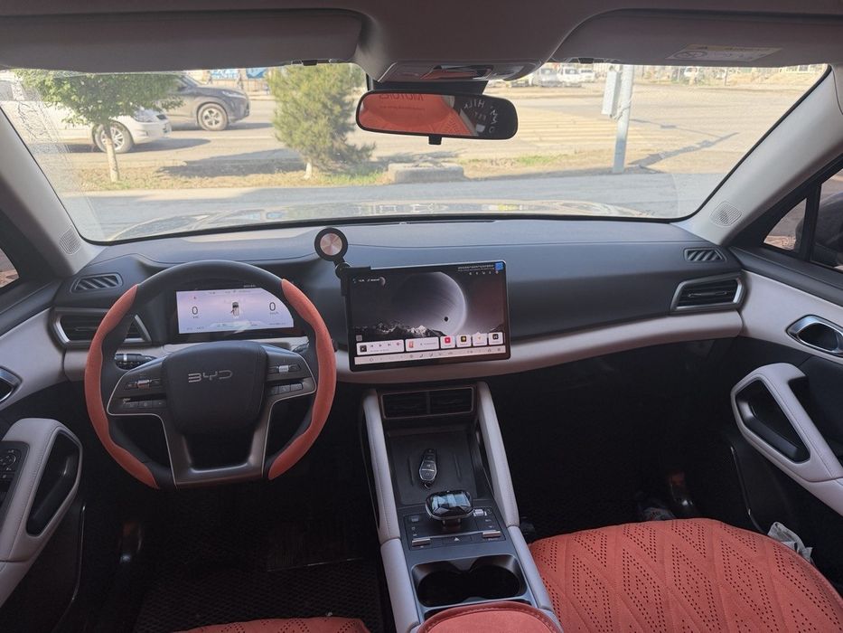 BVD Yuan Up 2025 smart EV 401 km салондан бир кул