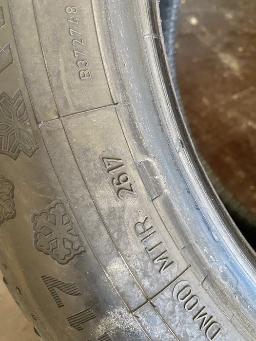 225/55/17 Дънлоп Зимни