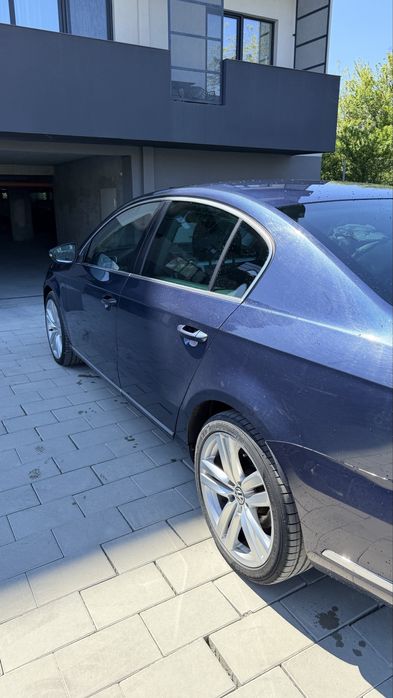 VOLKSWAGEN Passat 2011