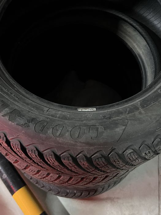 Goodyear на шипах 235/60r18