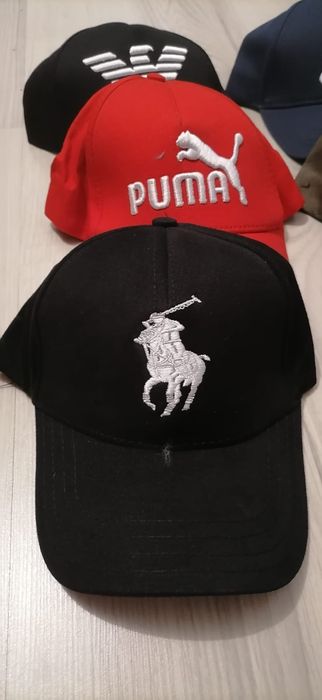 Șepci unisex super sigla brodata