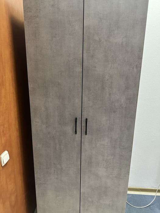 Шкаф для одежды в офис или дом