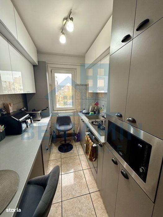 3 camere - etaj 3 - 52mp - renovat - centrala - apa - Craiovita Noua