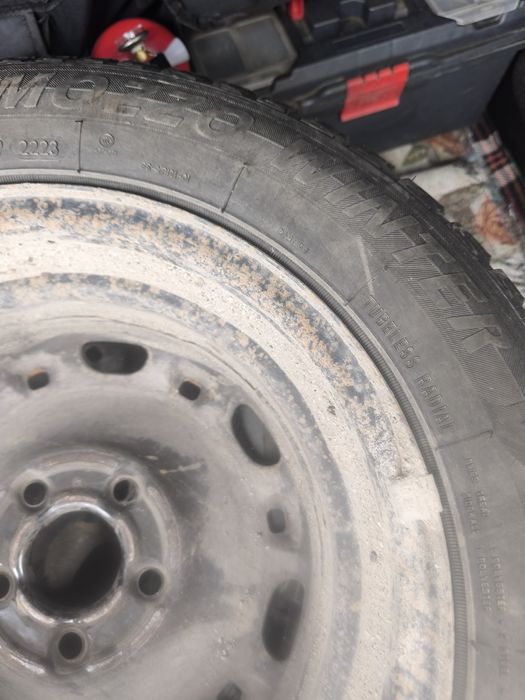 2 броя зимни гуми 175 / 65 / 14