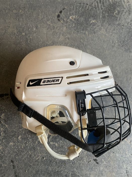 Хоккейные шлема с сеткой/визором