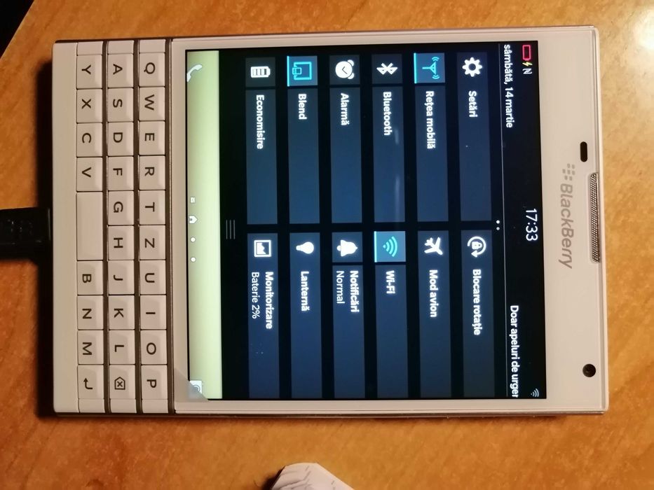 Telefon blackberry passport alb nou tipla nefolosit,