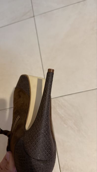 Обивки на платформа с ток, 40 номер