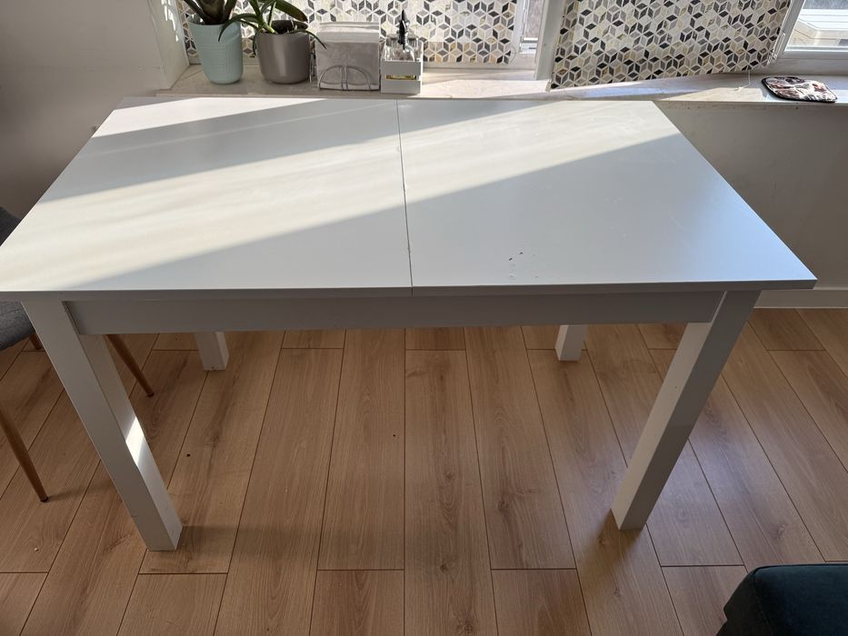 Разтегателна трапезна маса