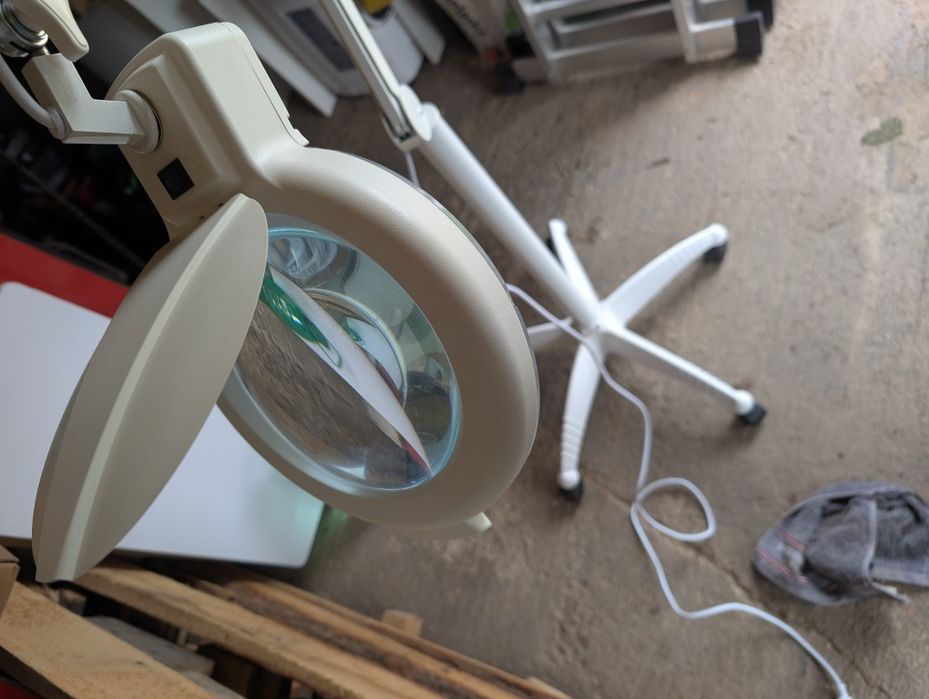 Lampa cosmetica cu lupa si stativ