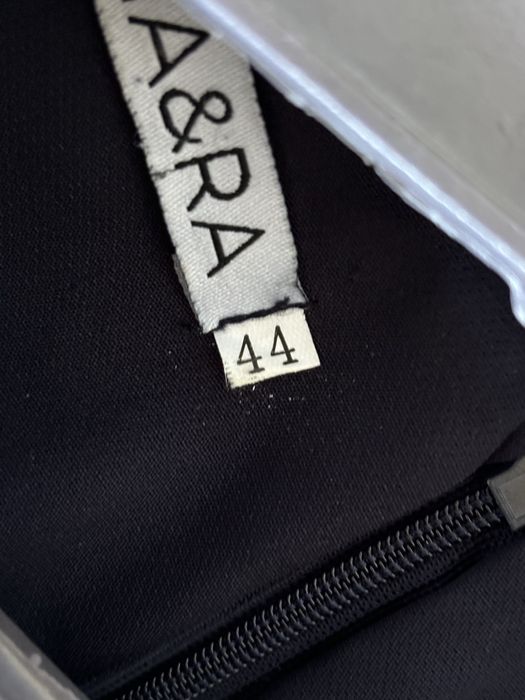 Темно-синяя школьная форма для выпускниц