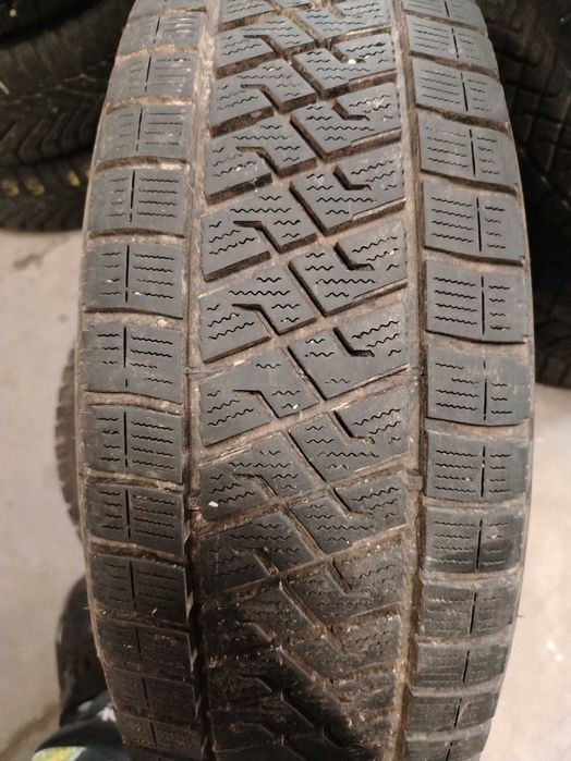 2бр.зимни гуми 215/65/16C Lassa