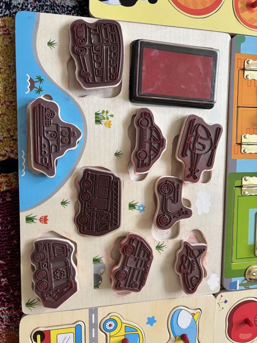 Jocuri/ stampile/ puzzle de lemn