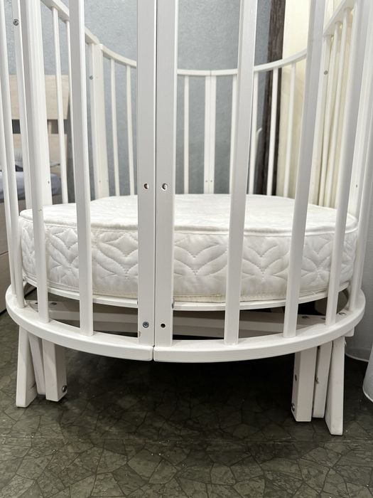 Детская кровать с маятником