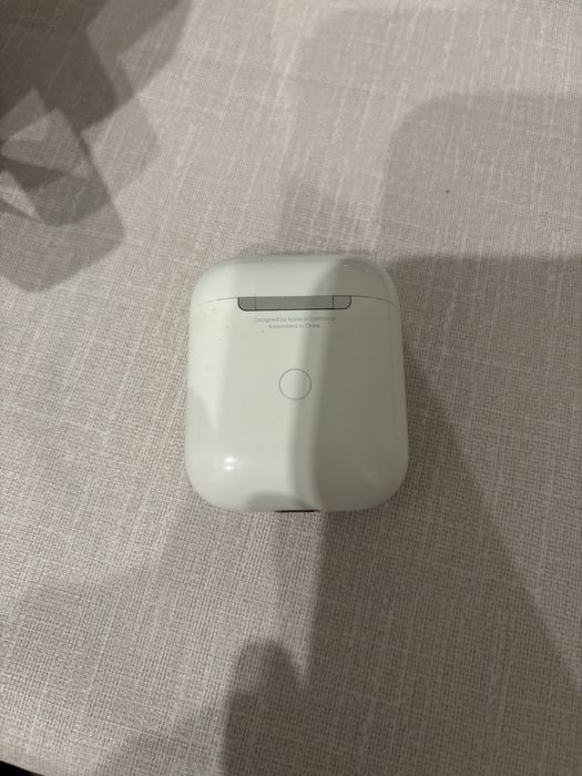 AirPods 2 a2031, Б/у (бонусом чехлы)