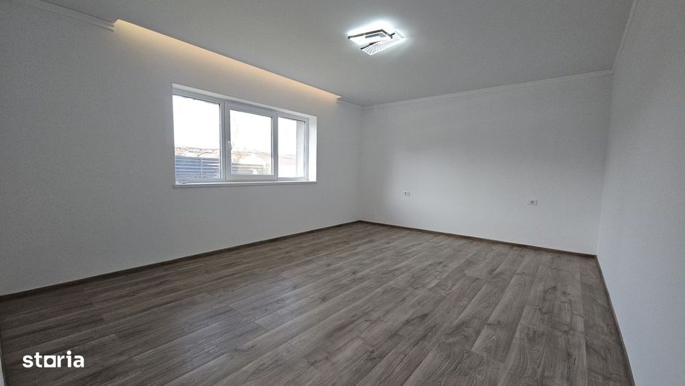 Casă modernă P+M cu vedere spectaculoasă lac Ciurbești