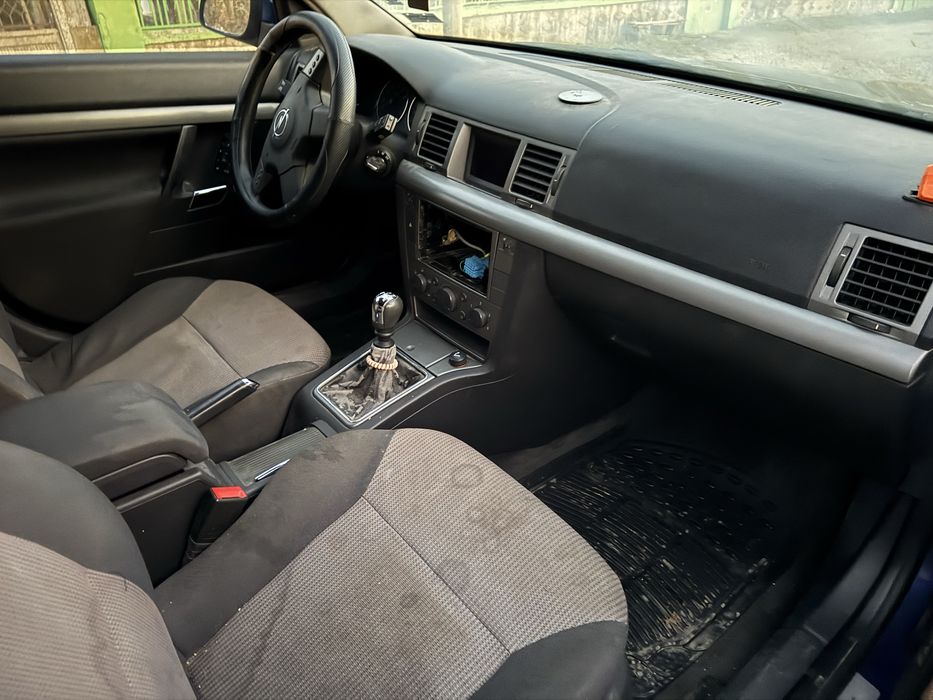 Продавам опел сигнум на части