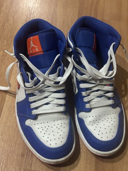 Air jordan mid ca noi
