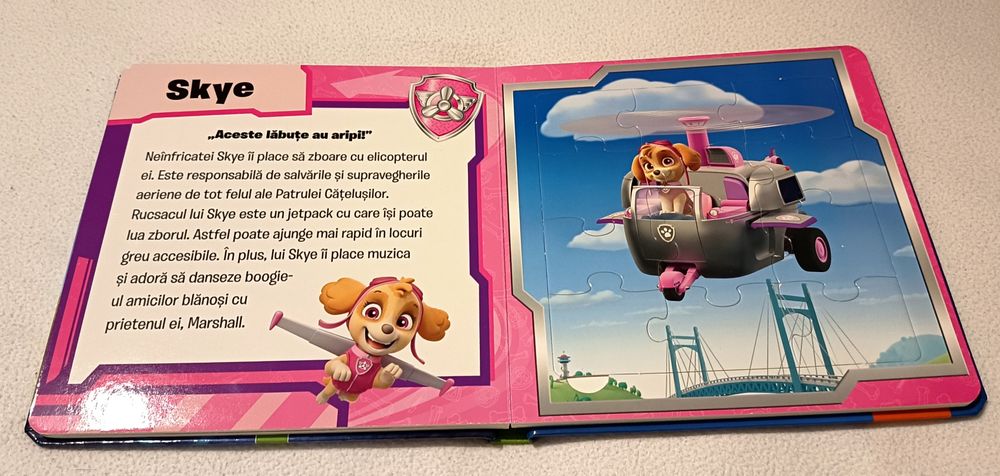 Carte cu puzzle-uri Patrula Cățelușilor
