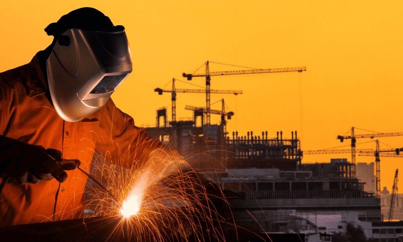 Профессиональная бригада сварщиков