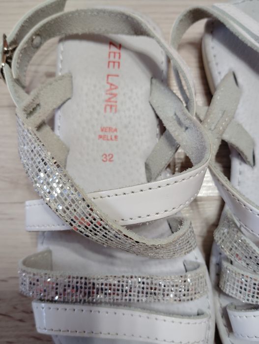 Vând sandalute Nr 32