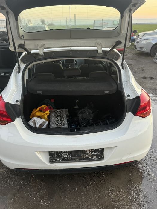 Opel Astra (J) Опел Астра 2010-2018.На части
Двигател 1.4 Бензин, 100к