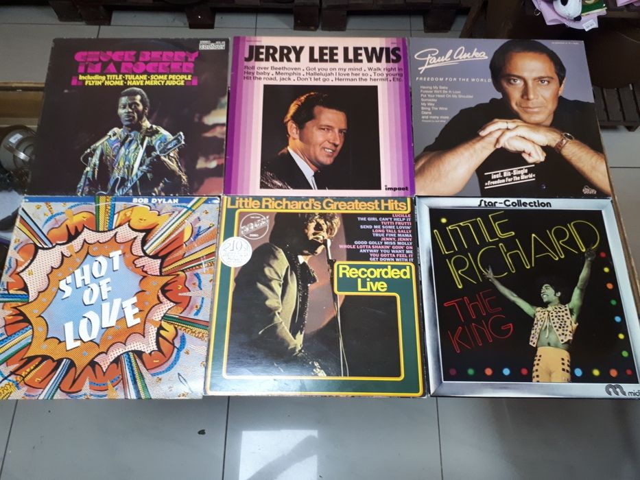 пластинки Elton John и др.