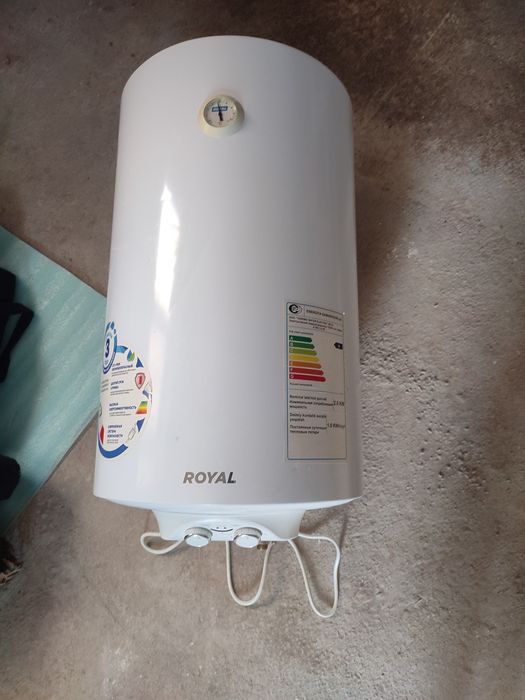 Ariston sotiladi narxi kelishiladi. Hajmi 80 litr.