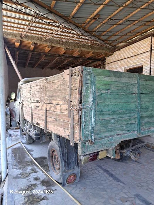 UAZ bartovoy sotiladi