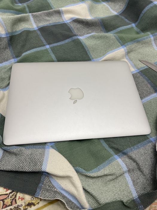 Ноутбку Apple Macbook 13 air