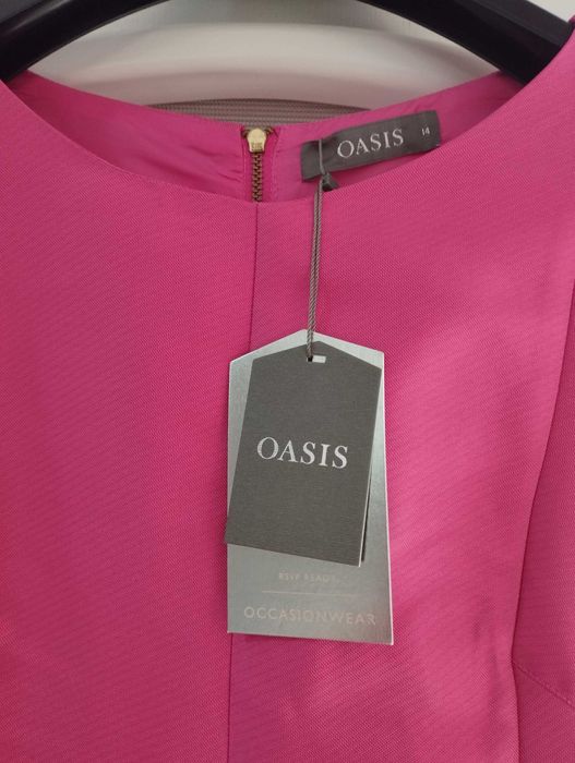 НАМАЛЕНА НА 50лв Разкошна нова миди рокля на Oasis M размер ПРОМОЦИЯ