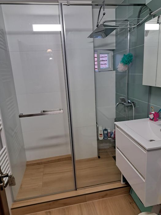Închiriez apartament 4camere,ultracentral, vis-a-vis de Prefectură.