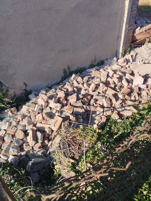 Подарявам тухли единички