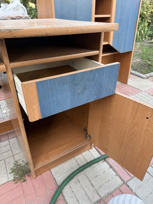 Отдам даром компьютерный стол с надстройкой