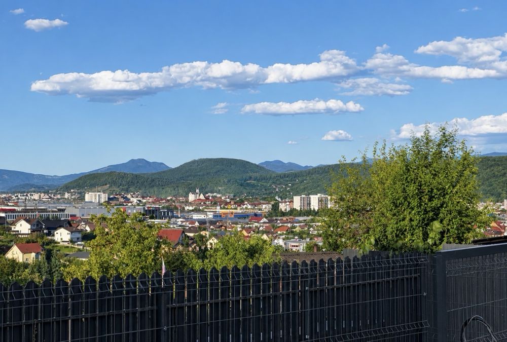 Casa tip triplex, mobilată si utilată. View!
