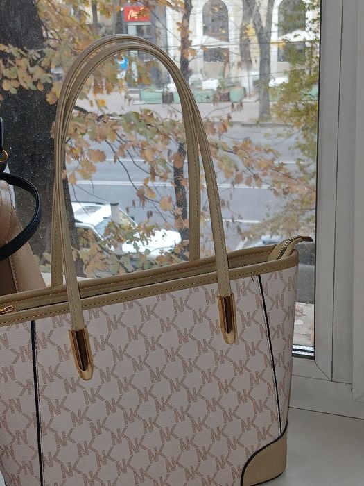 Бежевая  сумка в отличном состоянии