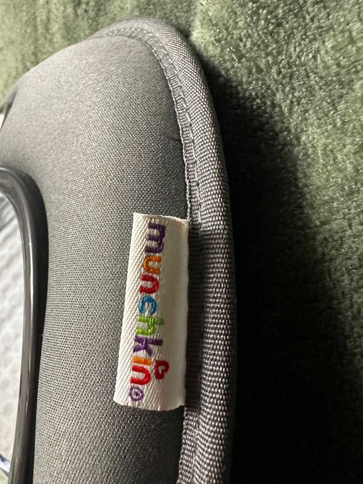 Oglinda masina pentru bebelusi cu lumini si sunete (Munchkin)