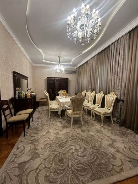 Продается дом 5 соток р-н Мирзо Улугбек 300м2