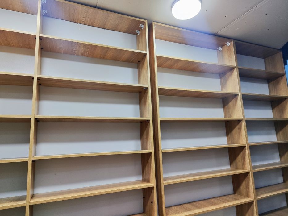 Vitrena polka sotiladi, holati yangidek 2 oy oldin yasatganmiz