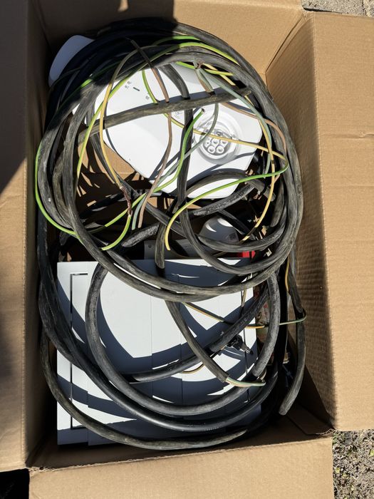 Зарядное устройство на электромобиль