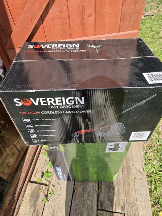 Masina de tuns gazon cu baterii